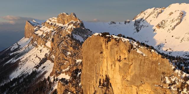 Les falaises de l'Aup du Seuil apres une petite chute de neige