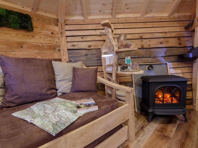 Nuit Insolite Isère, Cabane Poêle