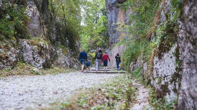 Grottes De Saint Christophe, Voie Romaine