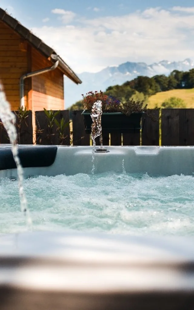 Jacuzzi au chalet Les Buissons Fleuris à St Hilaire du Touvet