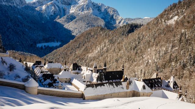 Monastère De La Chartreuse Sous La Neige