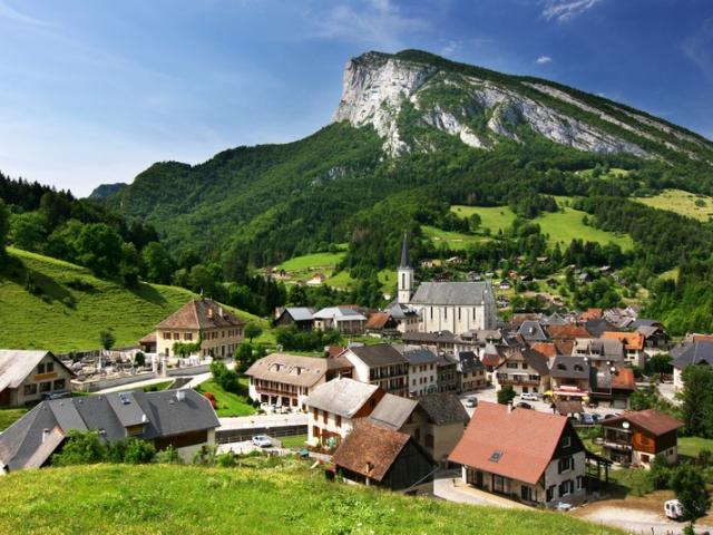 Village St Pierre Entremont Ete