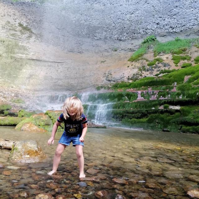 Pieds Dans Leau Cascade Pisserotte