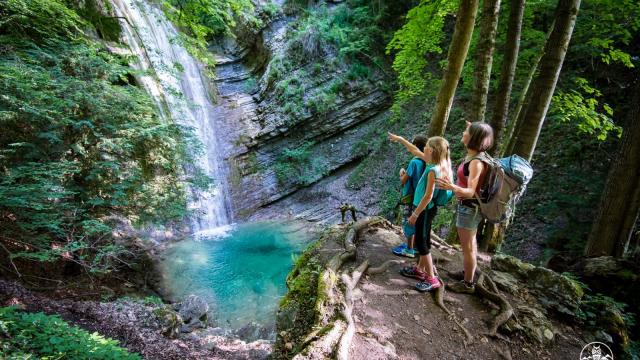 Cascade Alloix Famille