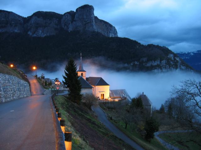 Corbel à la nuit tombée