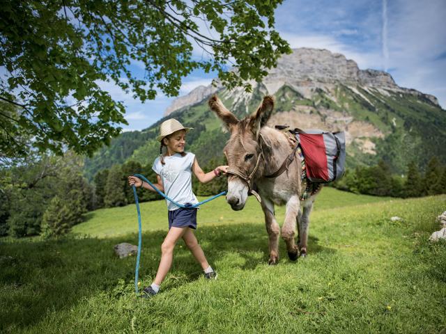 Balade avec un âne aux Eimendras