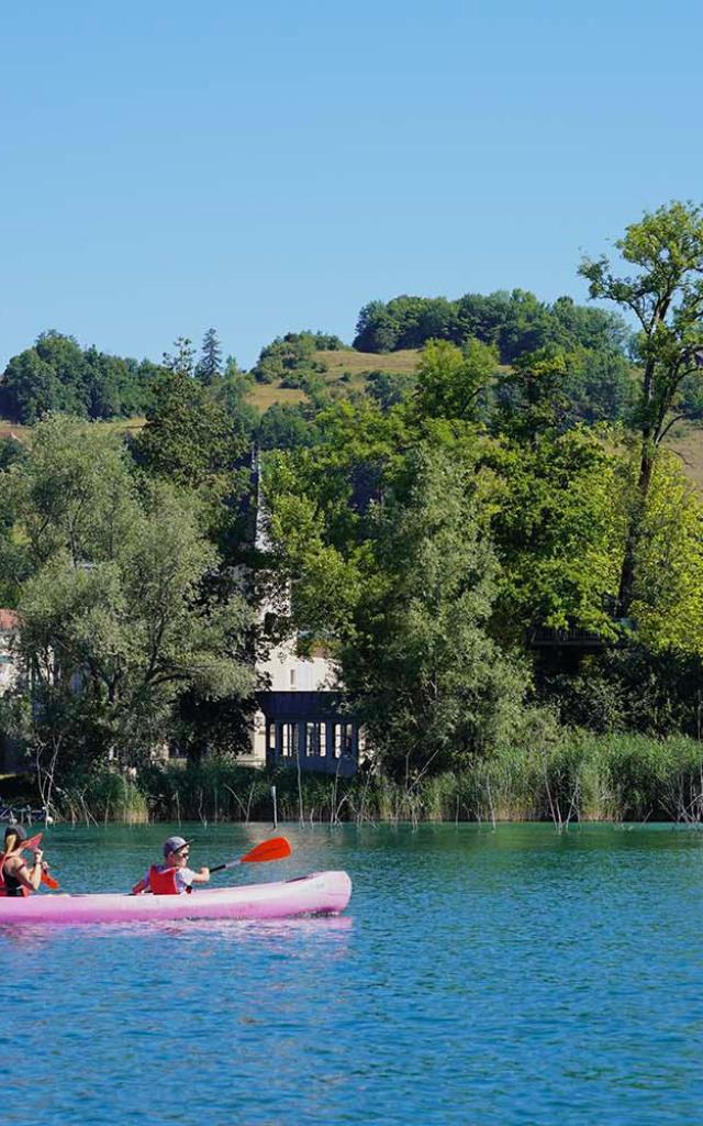 Canoë sur les sentiers nautiques au Lac de Paladru