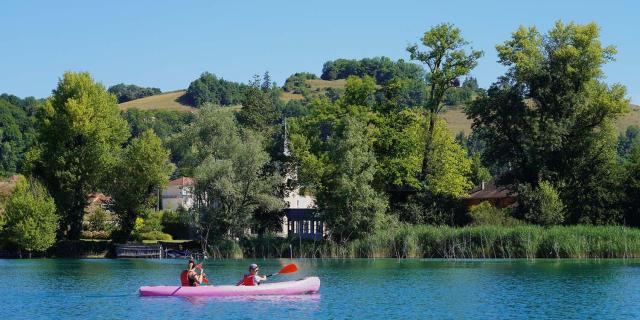 Canoë sur les sentiers nautiques au Lac de Paladru