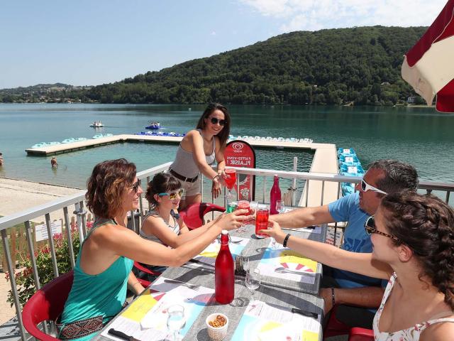 Repas en famille au Lac de Paladru