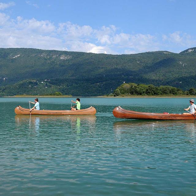 Canoe Canadien sur le Lac d'Aiguebelette avec Vertes Sensations