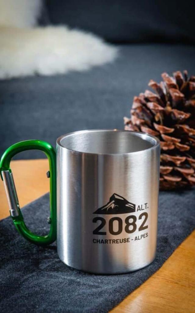 Mug Inox Randonnee Mousqueton Vert Chartreuse 2082 Photo Alain Douce Bd 88 Tbd 600x900 1