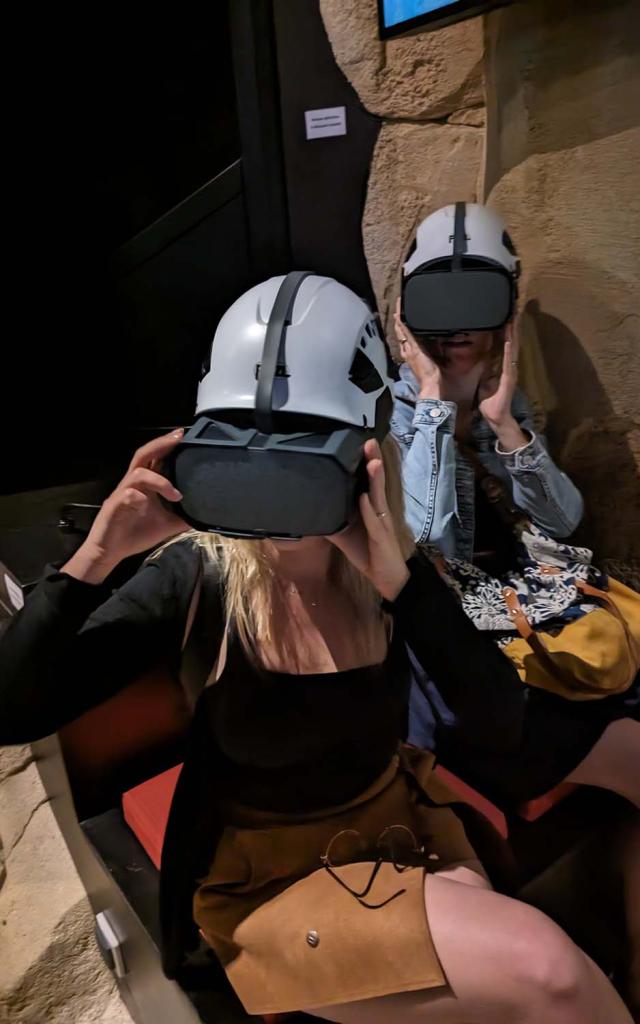 Les casques de réalité virtuelle au Musée de l'Ours des Cavernes