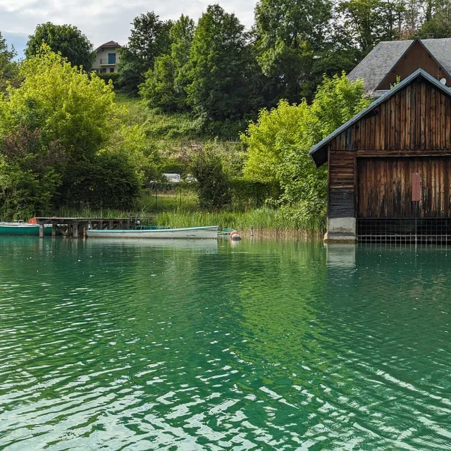 Hangar à bateau sur le Lac d'Aiguebelette